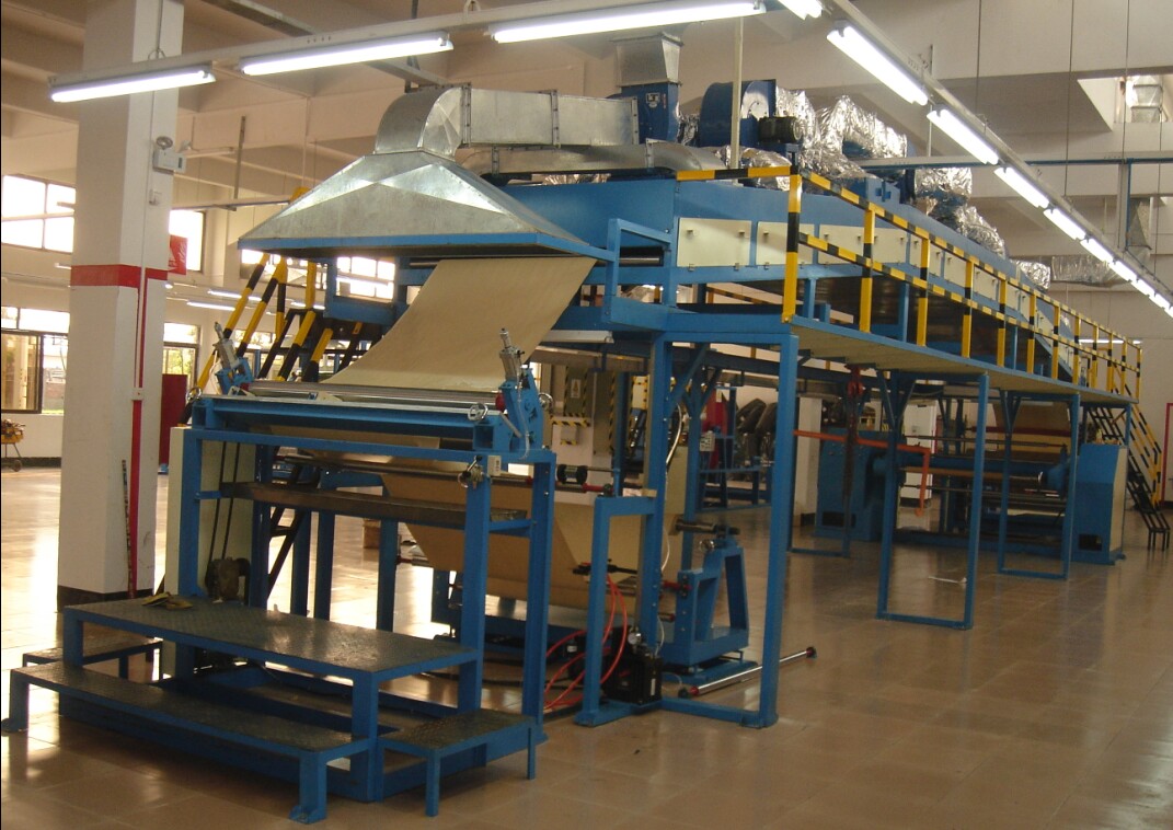 賜昌鞋廠現(xiàn)場不干膠自粘機、鞋材貼合機、強力膠貼合機、布料貼合機、泡綿貼合機、EVA貼合機